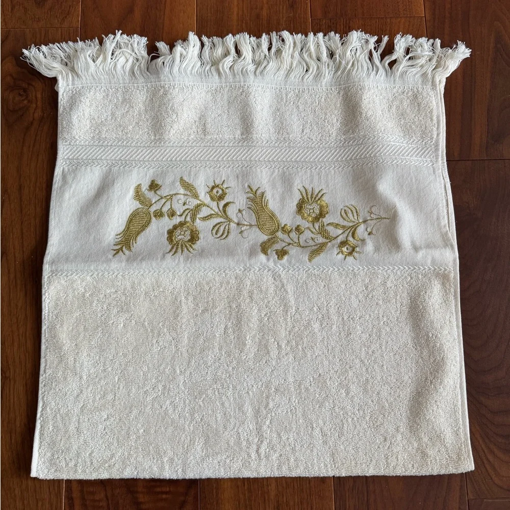 100% Turkish Cotton Cream and Gold Floral Bath Towel